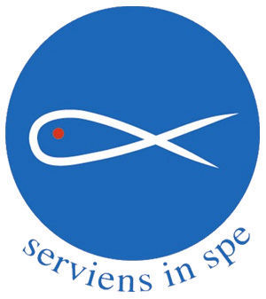 A blue circle with a white ichthys symbol in the centre. Bellow it reads "serviens in spe."